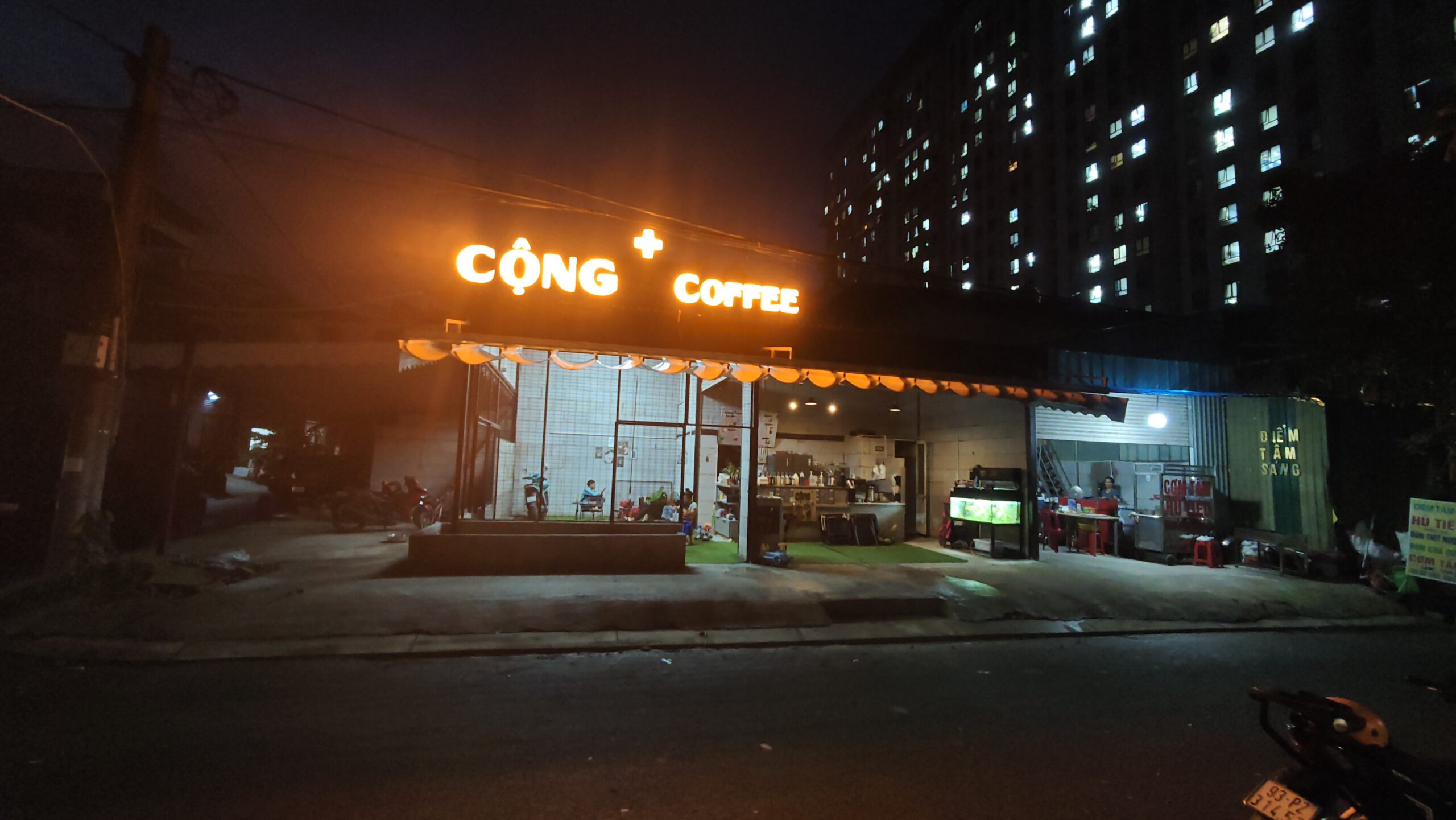 Công + coffee sạc xe 5k/h