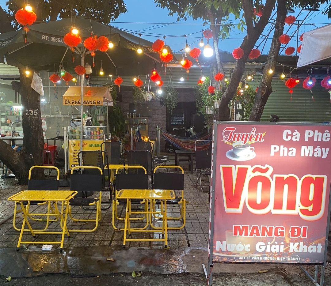 Cà phê võng – Tuyền